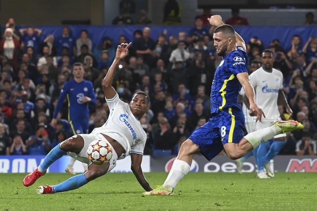 记者：李凯尔脚部仍有些肿胀 正常走路无大碍